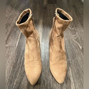 Steve Madden Edril Bootie Light Brown Faux Suede Pointed Toe Block Heel Size 8.5
